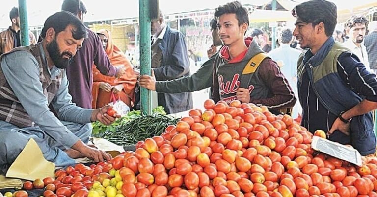 एक कटोरी सब्जी को भी तरस रहे पाकिस्तानी, 42% के पार महंगाई;टमाटर-प्याज की कीमतों में आग