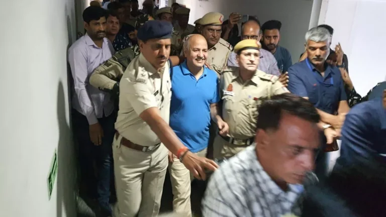 शराब घोटाले की शिकायत के बाद सिसोदिया ने बदला फोन; कोर्ट में ED का दावा- हासिल कर लिया डेटा