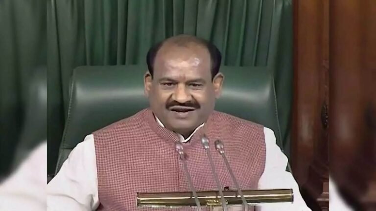 ‘ओम बिरला मुस्कुराए और सदन म्यूट हो गया’, कांग्रेस ने लोकसभा अध्यक्ष पर लगाया माइक बंद करने का आरोप