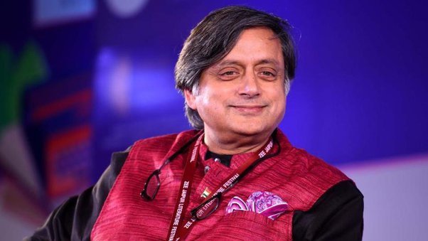 लड़की ने शशि थरूर से पूछा- इतने हैंडसम और होशियार कैसे हो, जवाब सुनकर लगे ठहाके