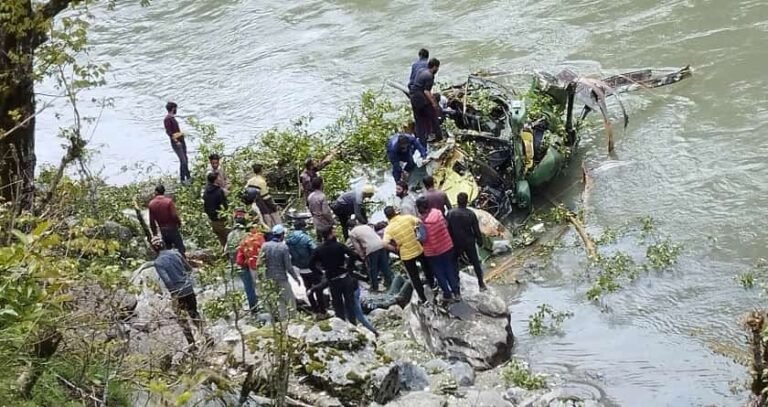 किश्तवाड़ में भारतीय सेना का हेलीकॉप्टर क्रैश, तीन घायल; रेस्क्यू टीम रवाना