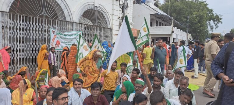 भारतीय किसान यूनियन (टिकैत) का नगर निगम पर धरना