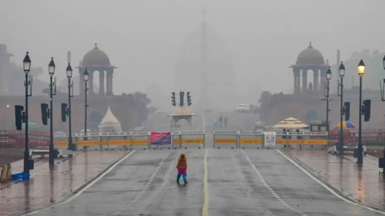 आज बारिश होगी या नहीं? कितना गिरा तापमान, जानें दिल्ली, लखनऊ, जयपुर और पटना में मौसम का अलर्ट