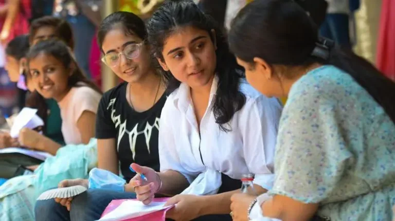 बोर्ड परीक्षा की पढ़ाई के साथ CUET की तैयारी कैसे करें?