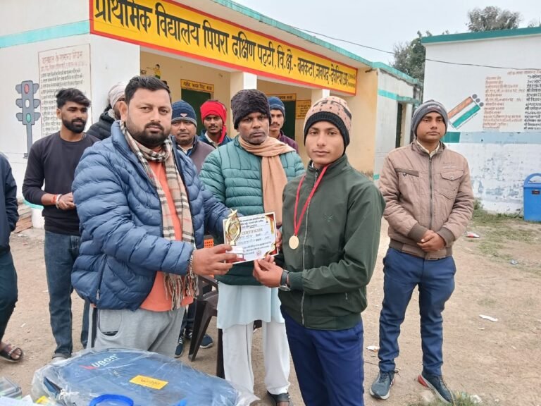 युवाओं द्वारा आयोजित सामान्य ज्ञान प्रतियोगिता में गांव के बच्चों ने दिखाई हुनर