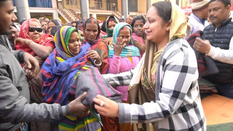 मकर संक्रांति पर जरूरतमंदों को मिला कंबलों का सहारा
