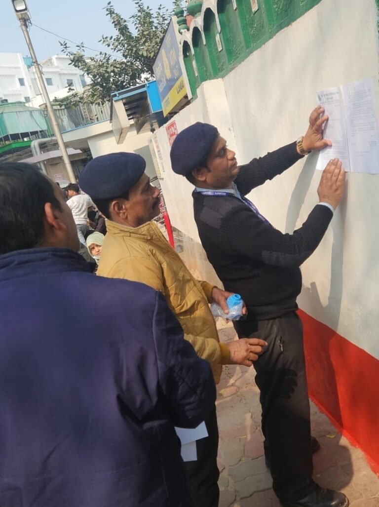 केजीएमयू में मजार पर बुल्डोजर एक्शन की तैयारी, नोटिस चस्पा