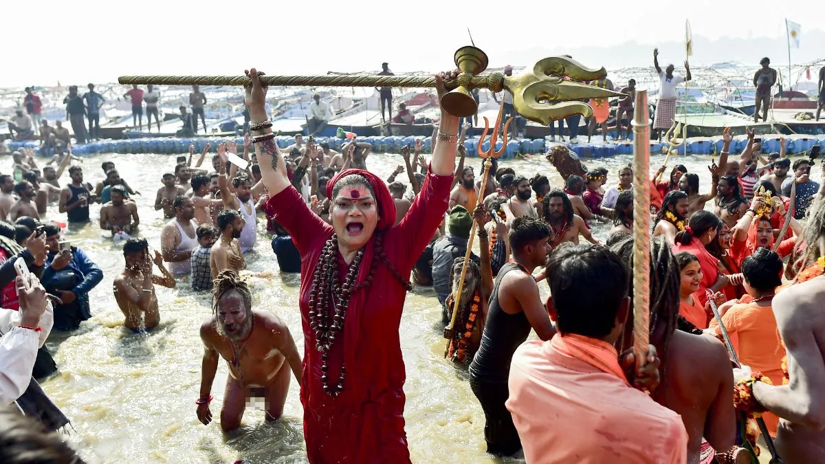 प्रयागराज: मौनी अमावस्या पर उमड़ा आस्था का महाकुंभ, 4.52 करोड़ श्रद्धालुओं ने संगम में लगाई डुबकी