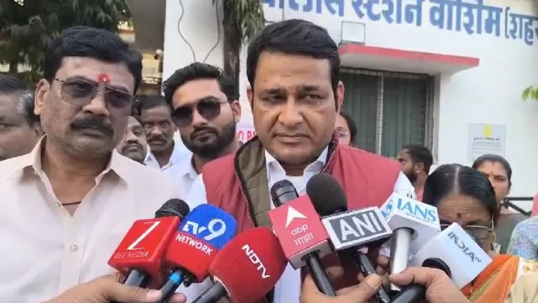 बीजेपी नेता ने कांग्रेस लीडर विजय वडेट्टीवार के खिलाफ पुलिस में दी शिकायत, मानहानि का नोटिस भी भेजा