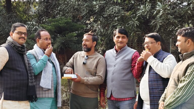 बजट में मोदी सरकार ने रखा सभी वर्गों का ख्याल  बजट से भाजपाई खुश, मिठाई खिलाकर जाहिर की खुशी