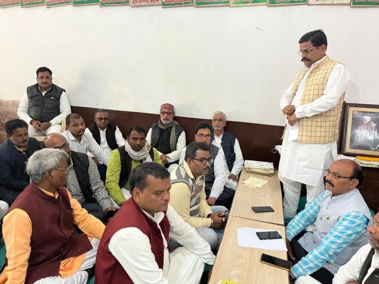 कांग्रेस की बैठक में 15 किलोमीटर लंबी पदयात्रा की  रूपरेखा पर चर्चा 