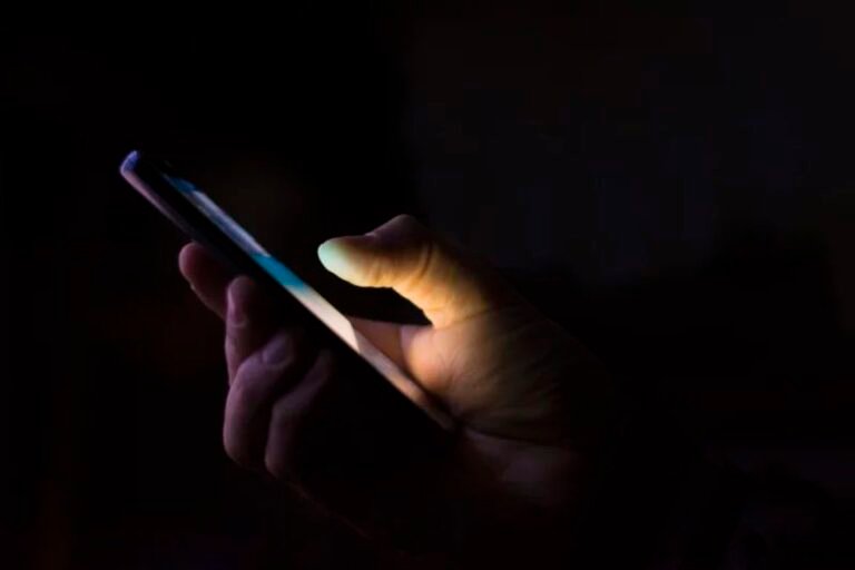 बच्चों को मोबाइल कितनी देर देखना है सरकार तय करेगी? बिहार में बच्चों के लिए आ रही नई पॉलिसी