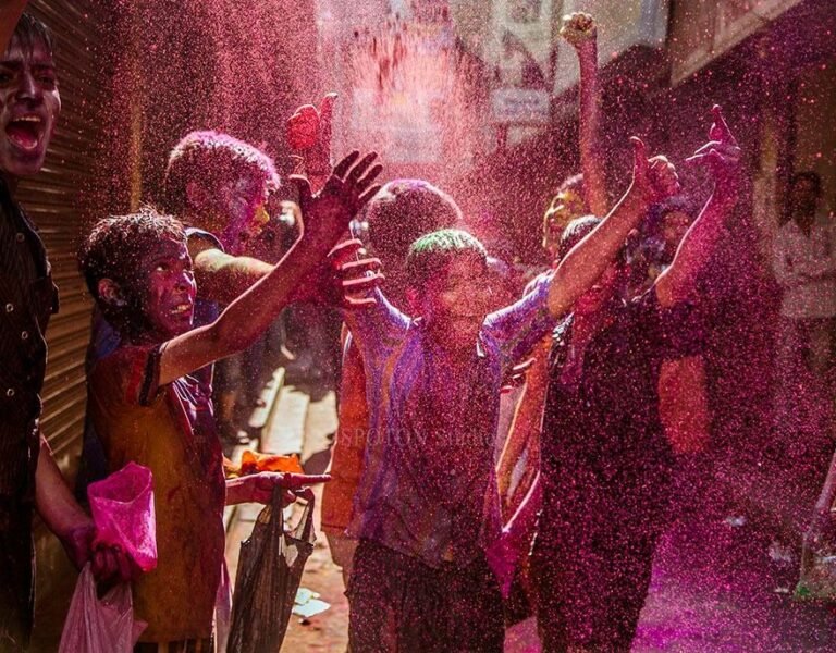 Holi school holidays 2026: होली पर यूपी के सरकारी स्कूल 4 मार्च तक बंद, जानें अपने राज्य का छुट्टियों का पूरा शेड्यूल