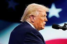 ईरान युद्ध के बीच बालकनी में नाचते दिखे डोनाल्ड ट्रंप, लोग बोले- आग लगाकर मजे ले रहे हैं