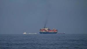 ईरान से तेल लेकर भारत आ रहे जहाज ने अचानक बदला रास्ता, चीन की तरफ क्यों मुड़ा?