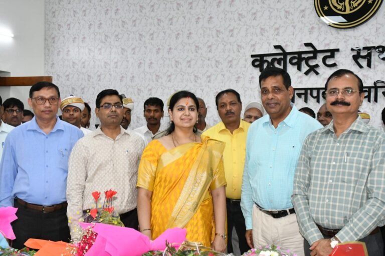 डीएम दिव्या मित्तल को दी गयी भावभीनी विदाई
