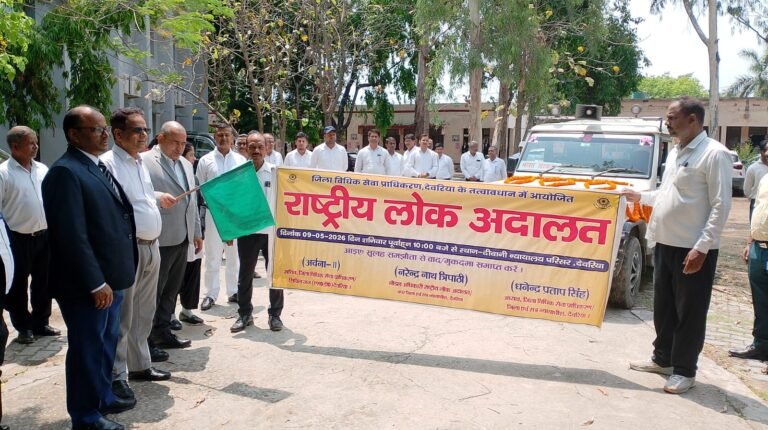 जिला न्यायाधीश ने जागरूकता वाहन को हरी झंडी दिखाकर किया रवाना