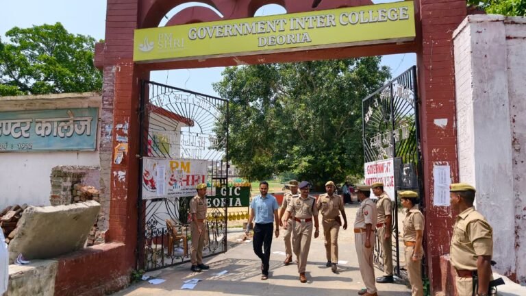 प्रवक्ता परीक्षा के दौरान डीएम-एसपी ने किया परीक्षा केंद्रों का निरीक्षण