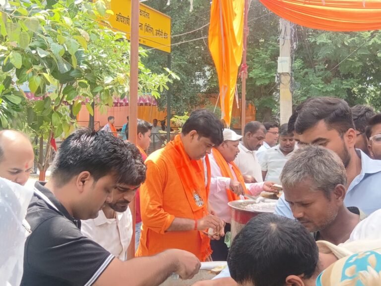 अमौसी ज़ोन स्थित वरदानी हनुमान मंदिर में हुआ सुंदरकांड लगा भंडारा