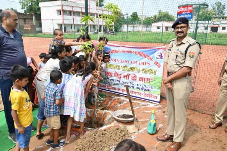 एक पेड़ मां के नाम अभियान में पुलिस लाइन से लेकर थानों तक हुआ पौधरोपण