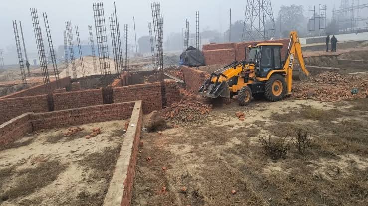 जेवर एयरपोर्ट और यमुना एक्सप्रेसवे क्षेत्र में भू-माफियाओं पर बड़ा प्रहार, 10 जुलाई से 35 से अधिक अवैध कॉलोनियों पर चलेगा बुलडोजर