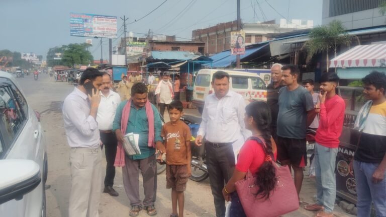 बच्चे की हालत देख रुके डीएम, मेडिकल कॉलेज भेजकर कराया इलाज का इंतजाम